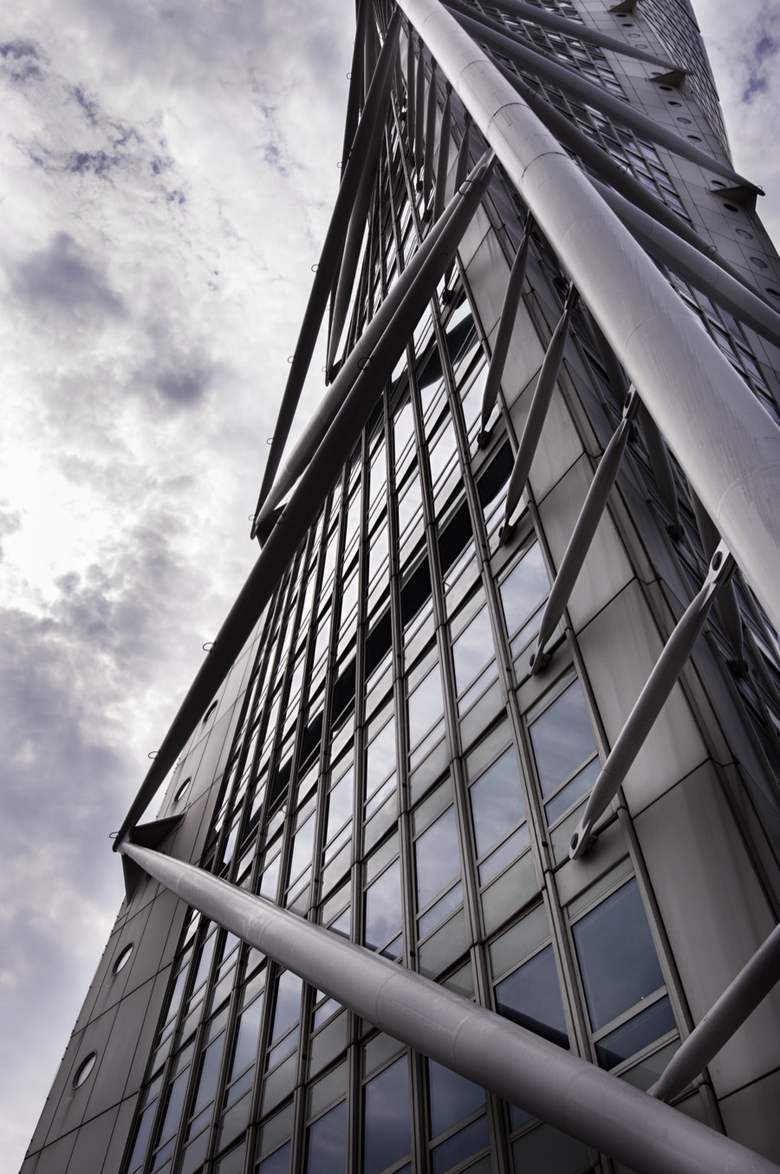 Turning Torso i Malmö mot himlen